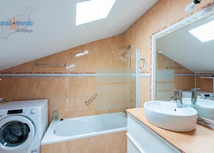 Sunny - Duplex 2beds 2 Baths Apartment